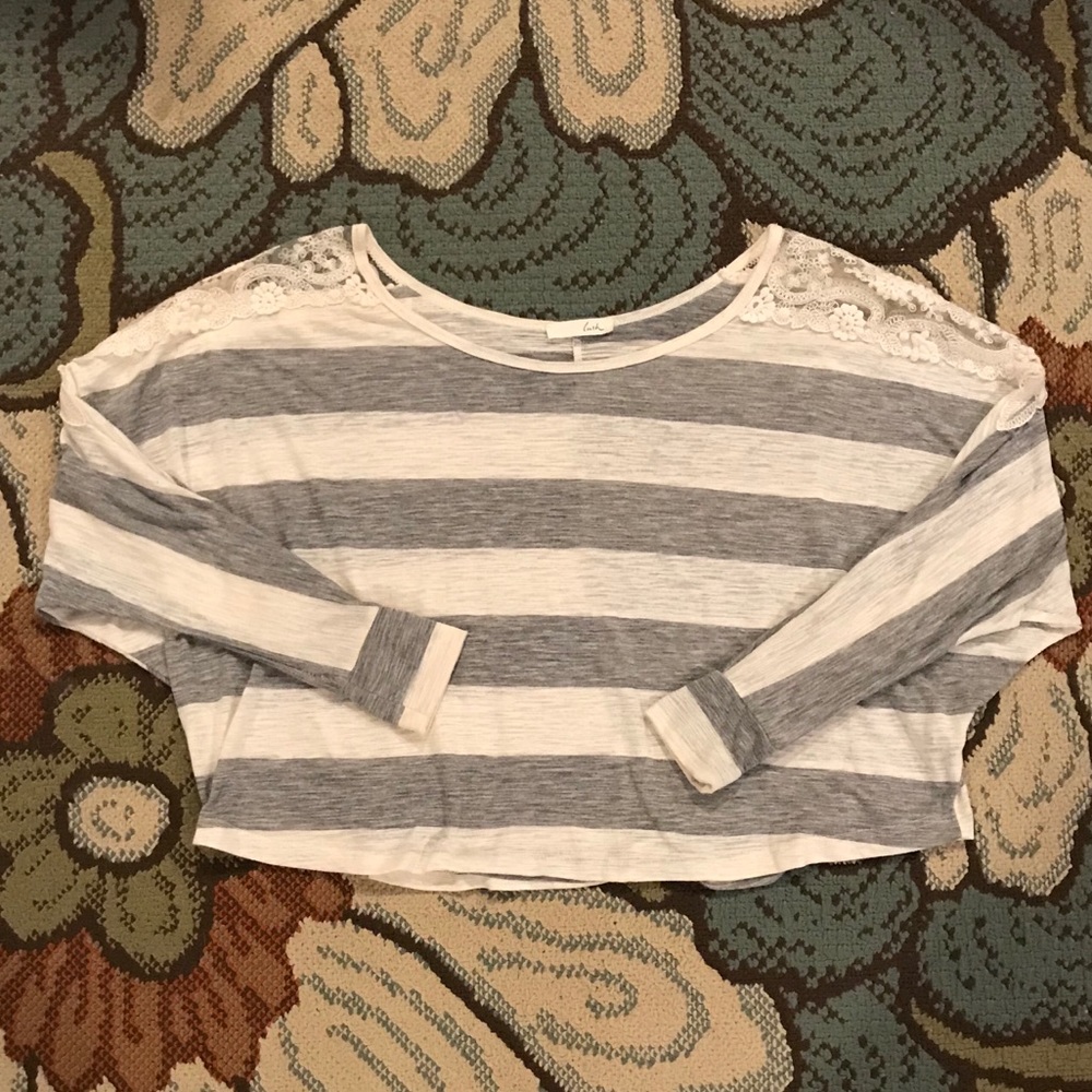 *SOLD* Lush Crochet and Mesh Long Sleeve Tee- sz Small